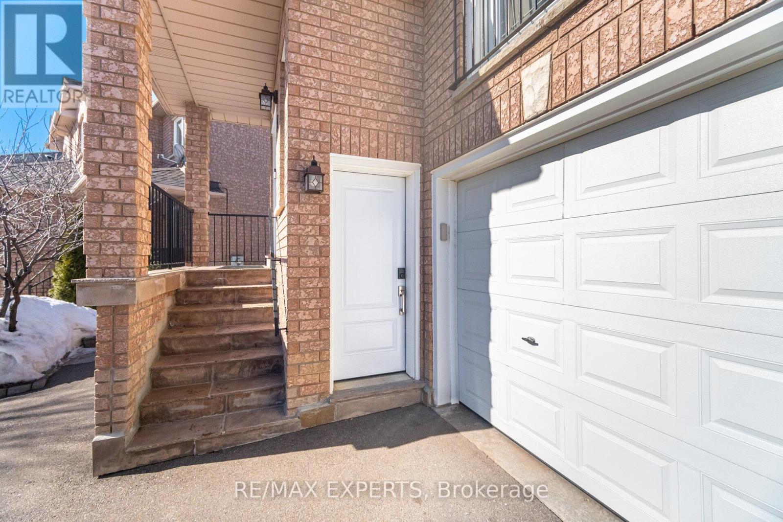 75 Corkwood Crescent, Vaughan, Ontario  L6A 3B4 - Photo 3 - N12839634