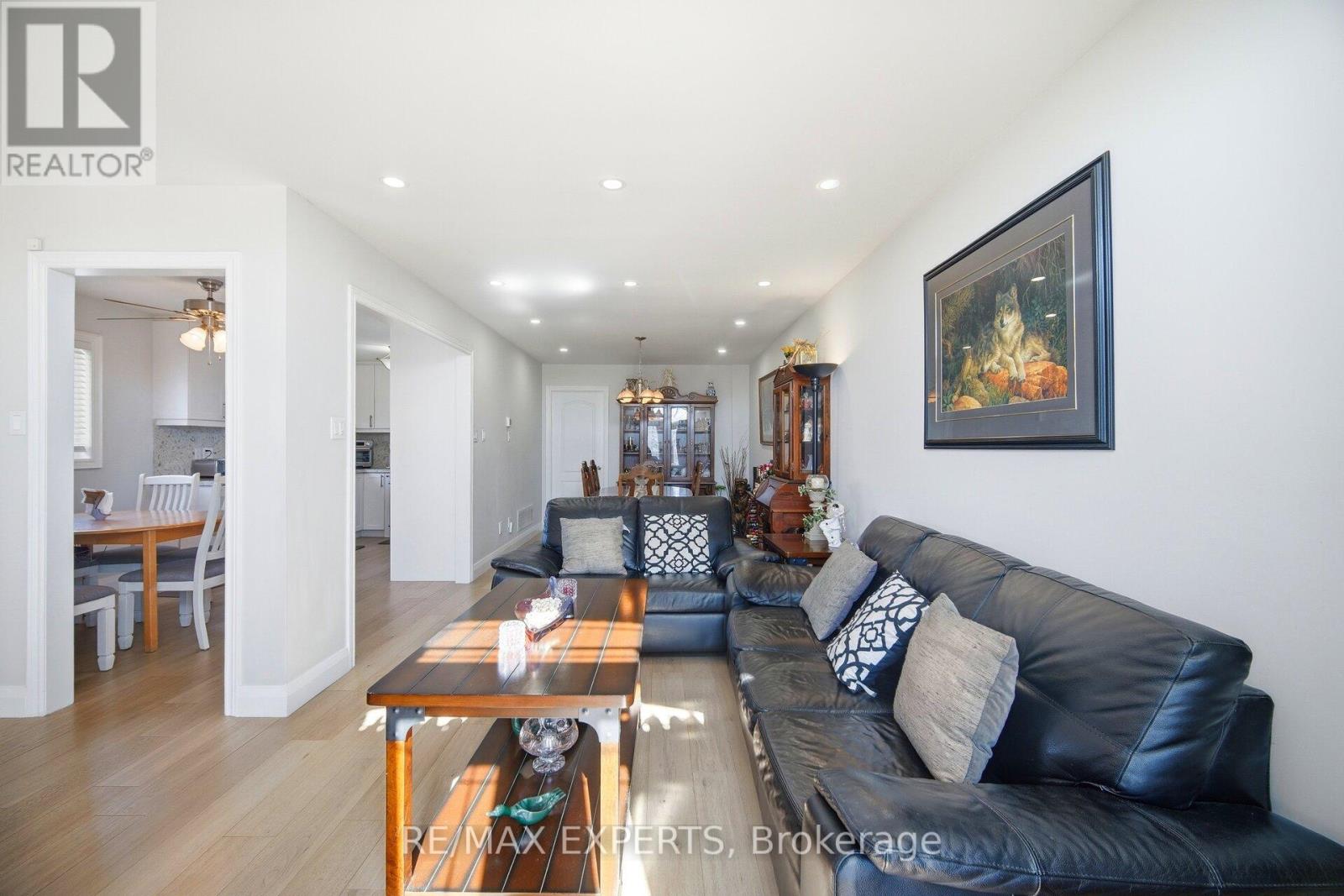 75 Corkwood Crescent, Vaughan, Ontario  L6A 3B4 - Photo 5 - N12839634