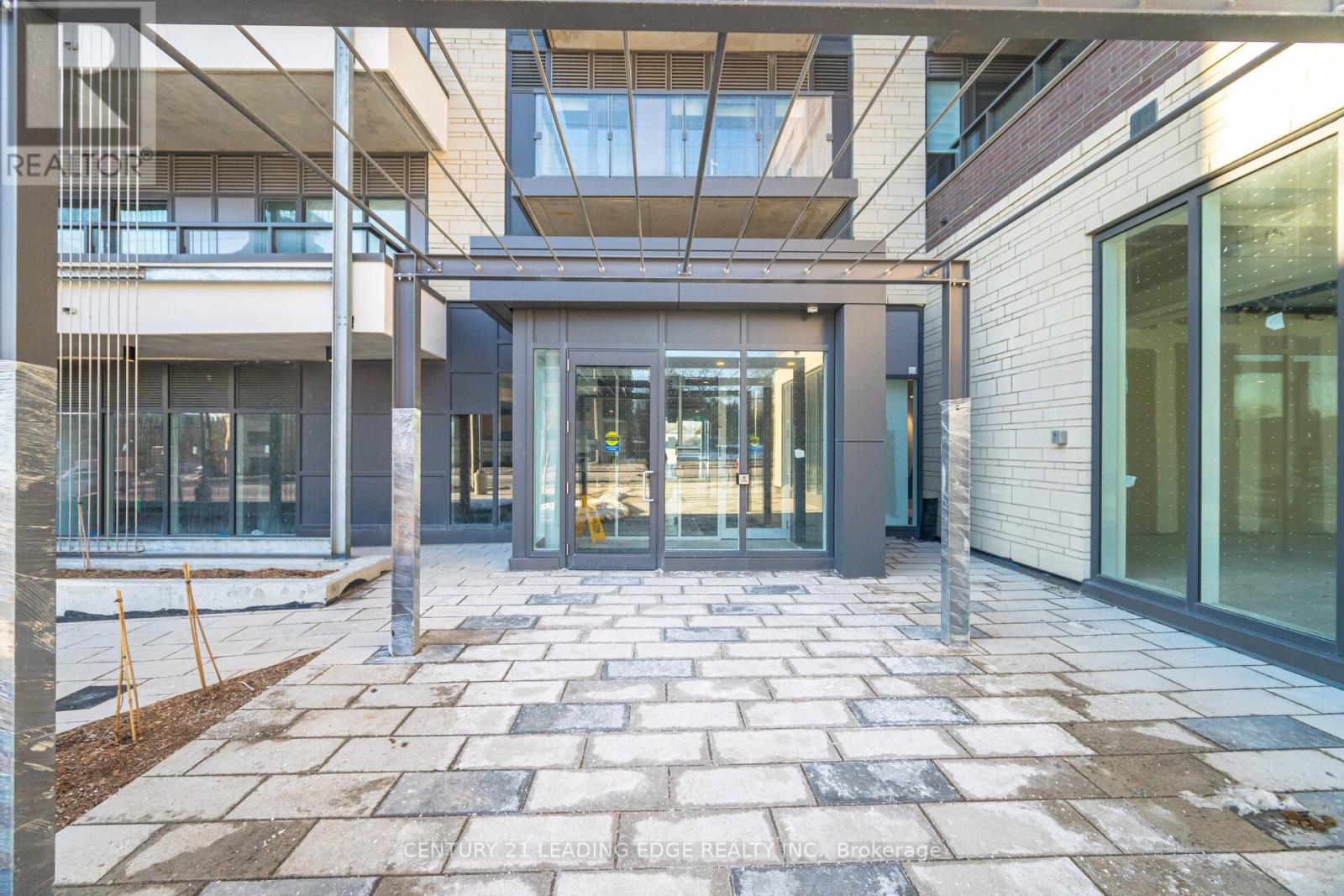 1505 - 705 Davis Drive, Newmarket, Ontario  L3Y 0J1 - Photo 2 - N12839654