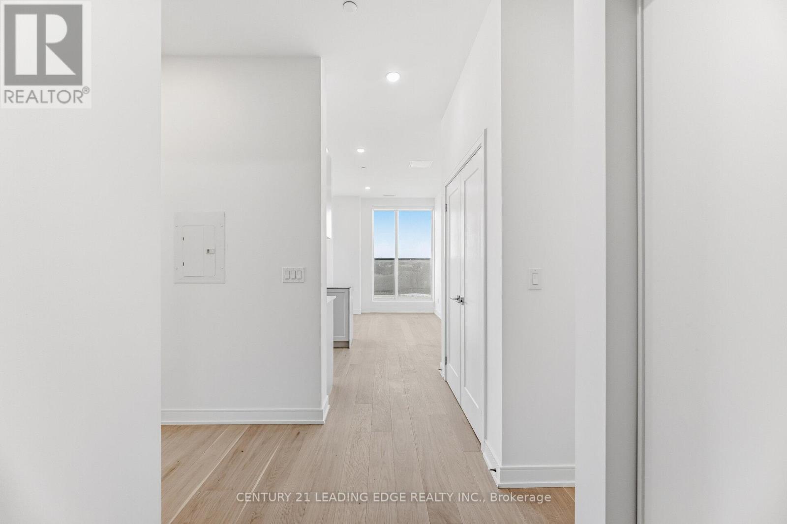 1505 - 705 Davis Drive, Newmarket, Ontario  L3Y 0J1 - Photo 5 - N12839654