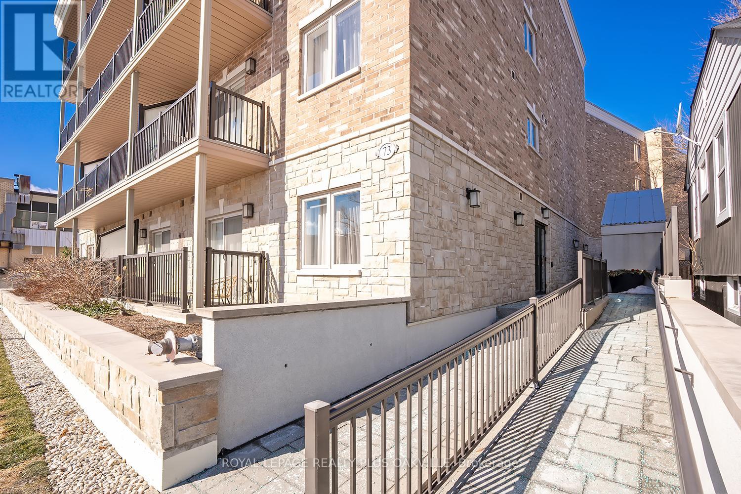 401 - 73 Washington Avenue, Oakville, Ontario  L6K 1W5 - Photo 2 - W12839578