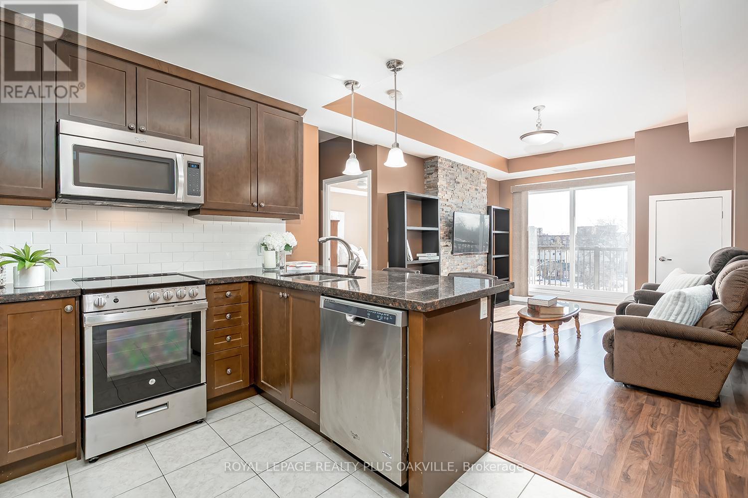 401 - 73 Washington Avenue, Oakville, Ontario  L6K 1W5 - Photo 5 - W12839578