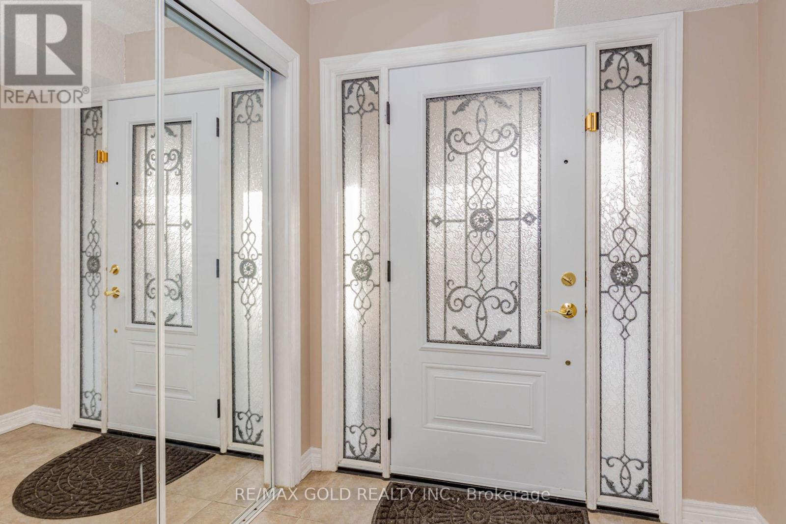 6 October Place, Brampton, Ontario  L6Y 0R6 - Photo 2 - W12839632