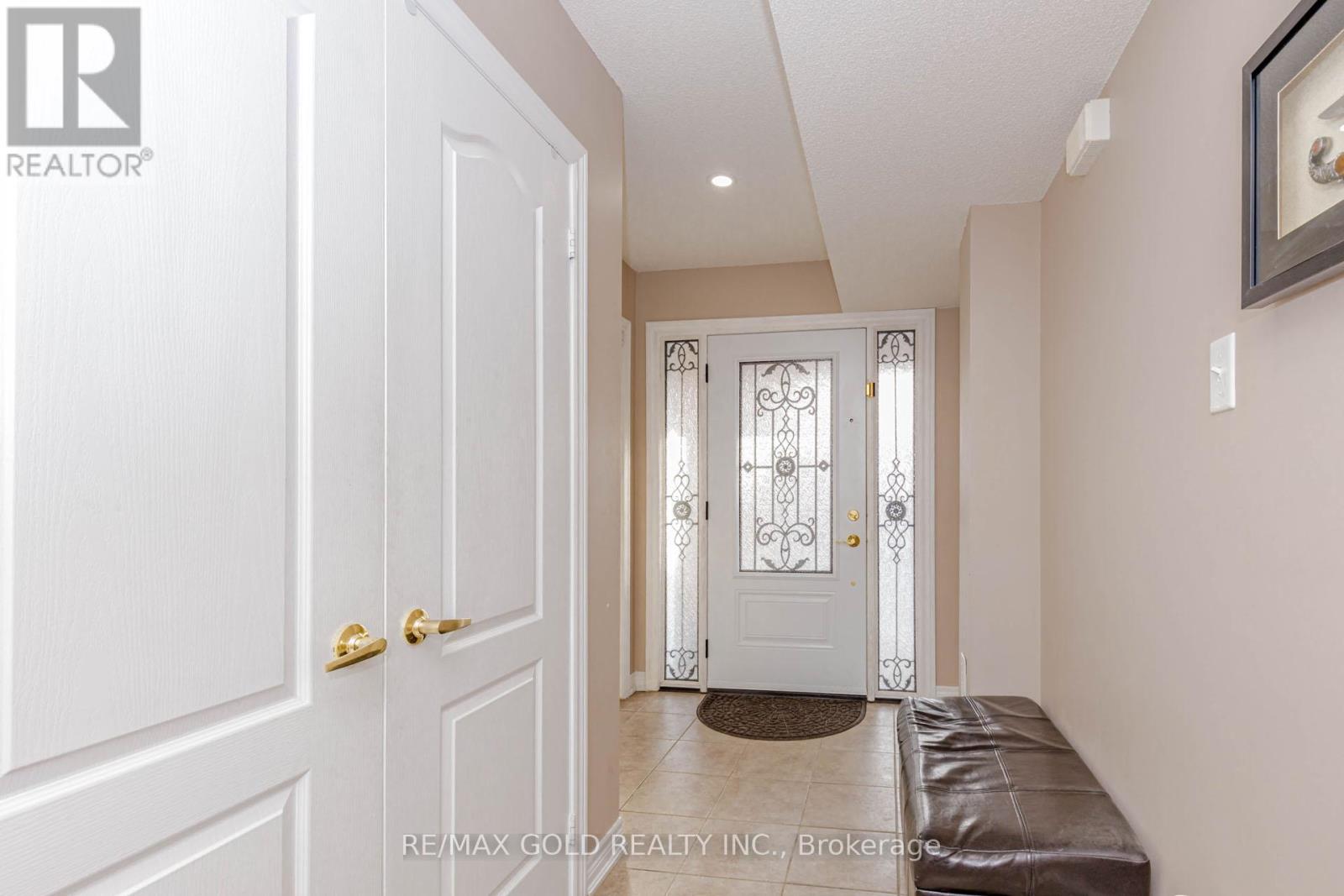 6 October Place, Brampton, Ontario  L6Y 0R6 - Photo 4 - W12839632