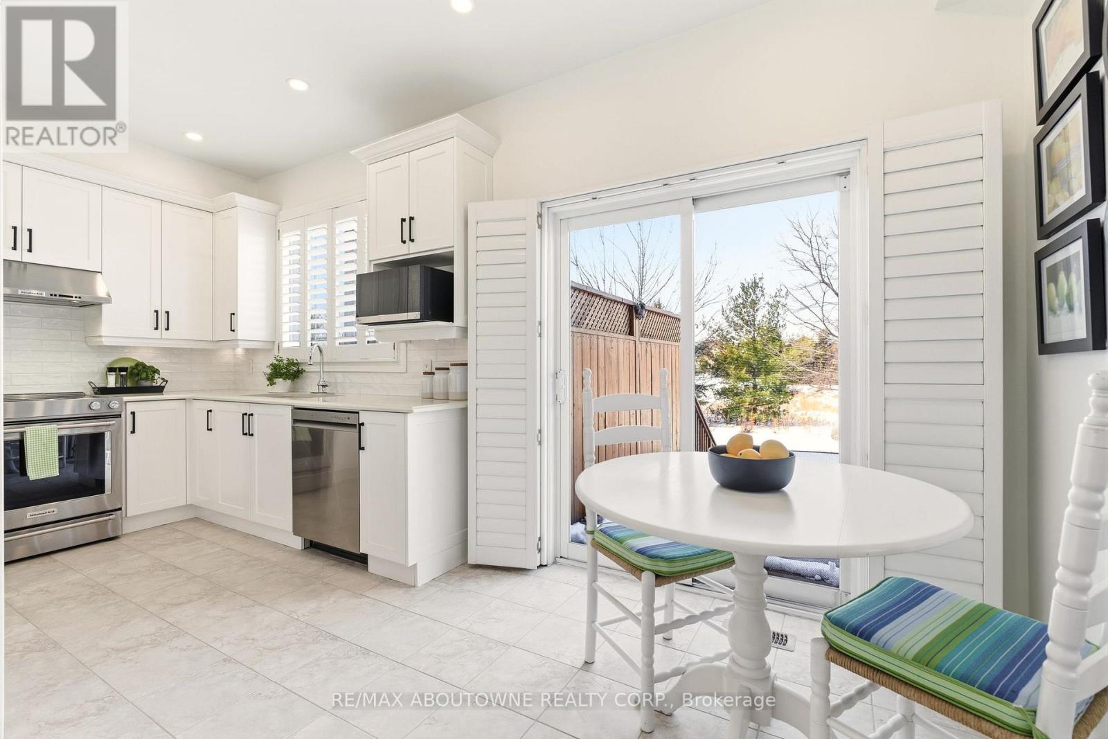 34 - 300 Ravineview Way, Oakville, Ontario  L6H 7J1 - Photo 15 - W12839656