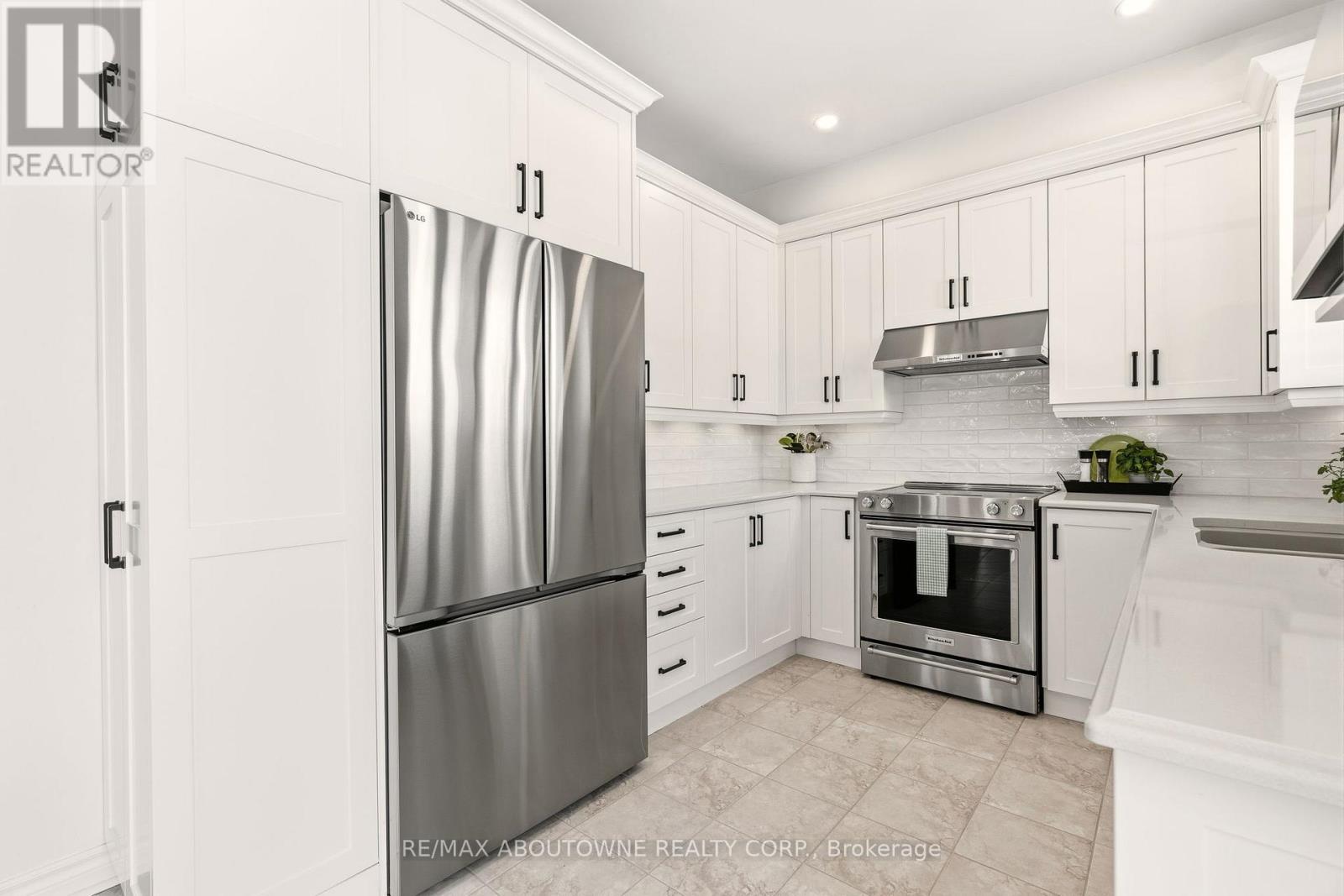 34 - 300 Ravineview Way, Oakville, Ontario  L6H 7J1 - Photo 19 - W12839656