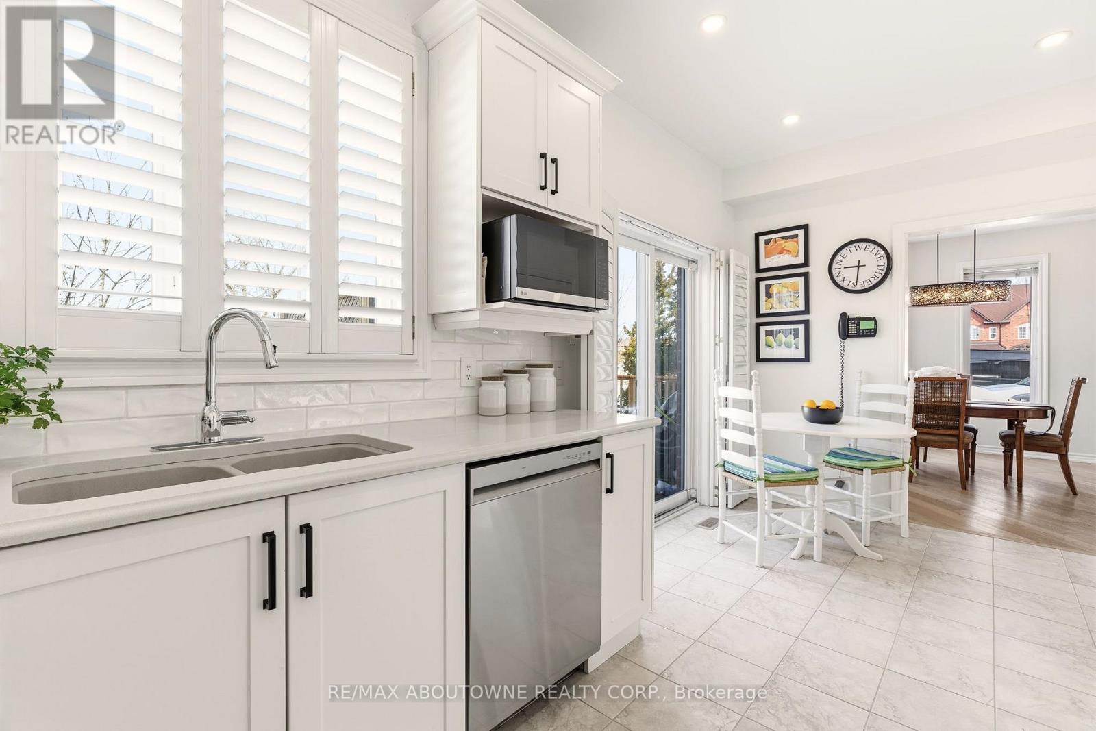 34 - 300 Ravineview Way, Oakville, Ontario  L6H 7J1 - Photo 20 - W12839656