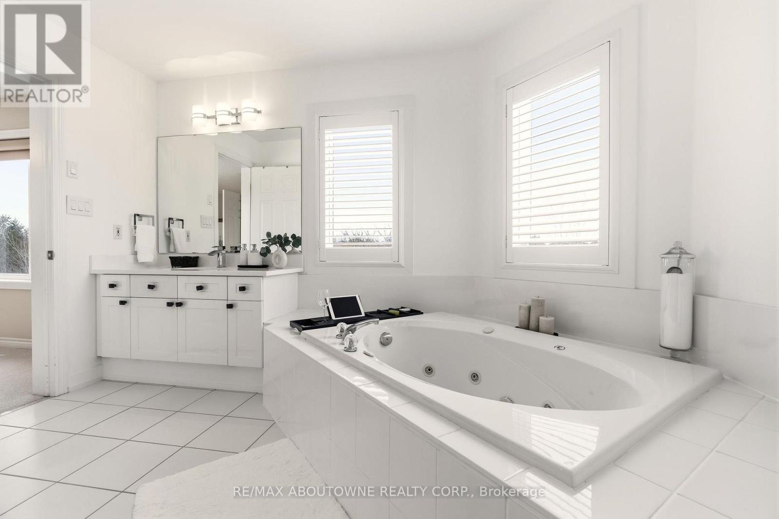 34 - 300 Ravineview Way, Oakville, Ontario  L6H 7J1 - Photo 31 - W12839656