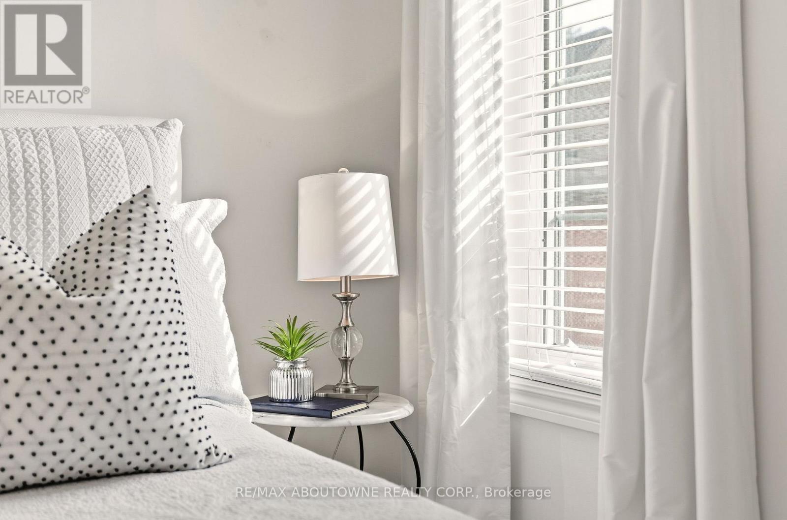 34 - 300 Ravineview Way, Oakville, Ontario  L6H 7J1 - Photo 33 - W12839656