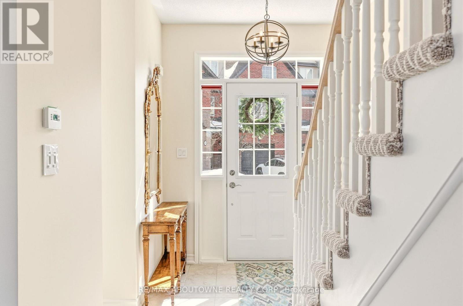 34 - 300 Ravineview Way, Oakville, Ontario  L6H 7J1 - Photo 6 - W12839656