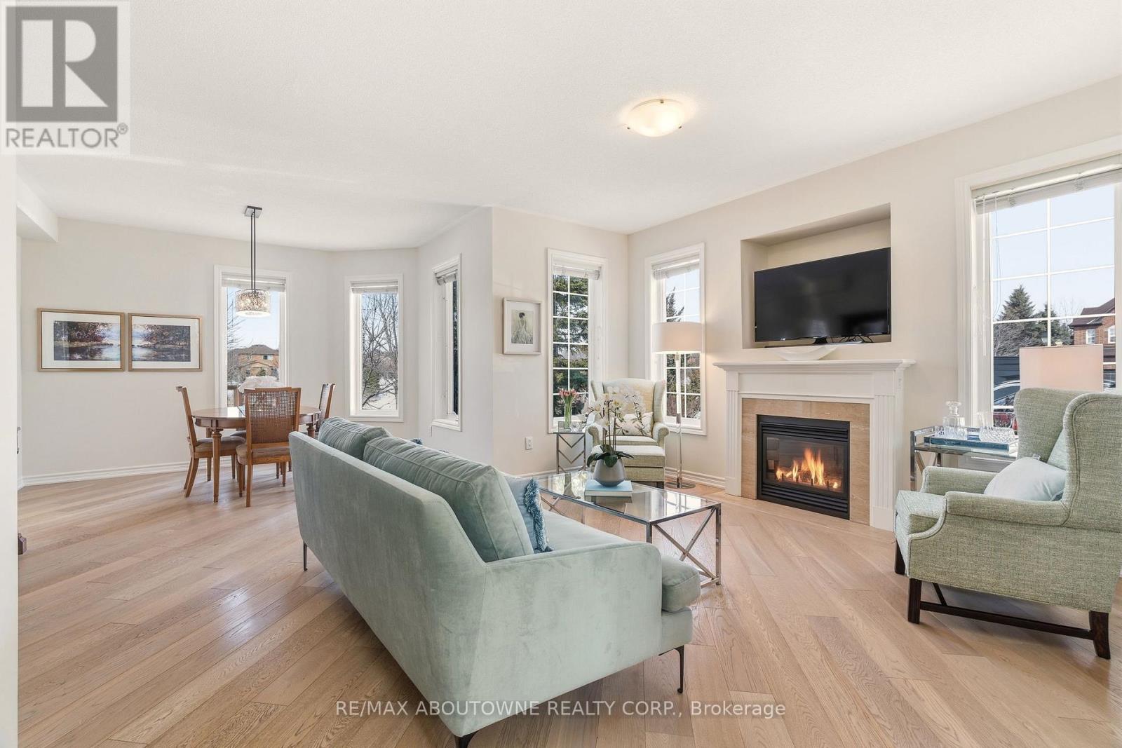 34 - 300 Ravineview Way, Oakville, Ontario  L6H 7J1 - Photo 9 - W12839656