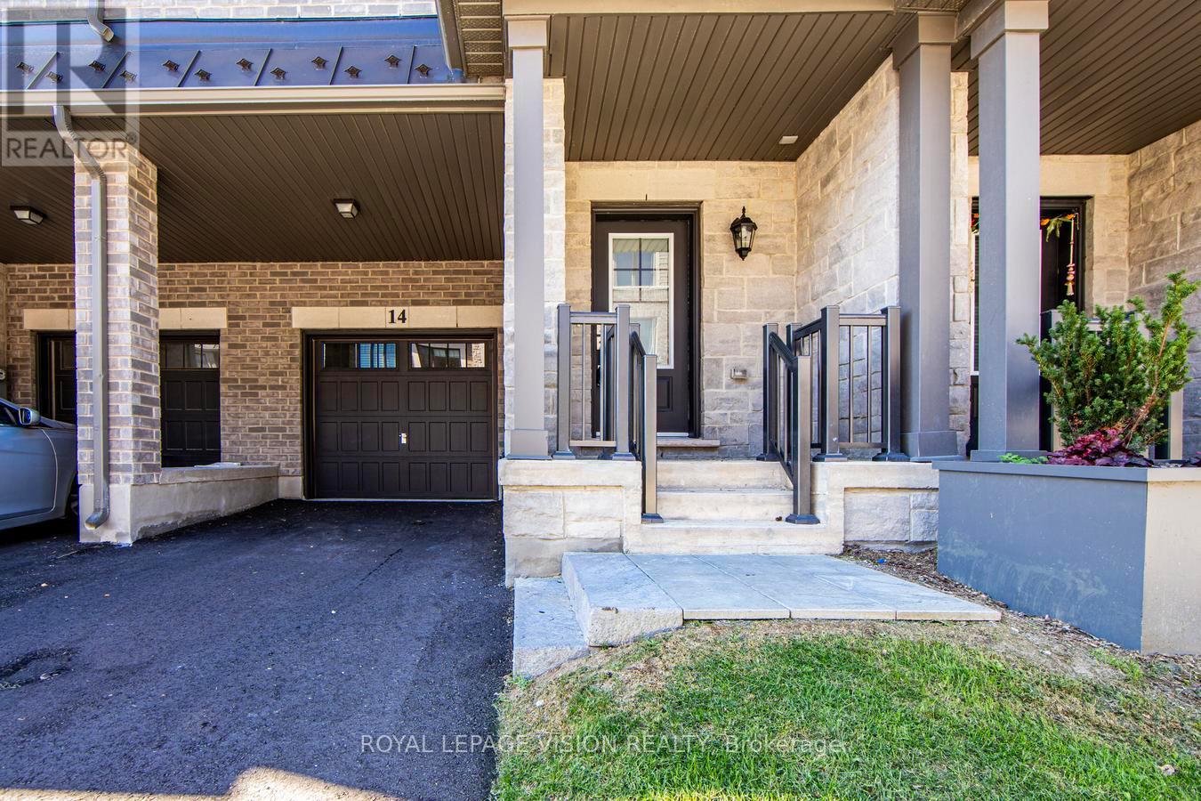 14 Folcroft Street, Brampton, Ontario  L6Y 0B6 - Photo 4 - W12839668