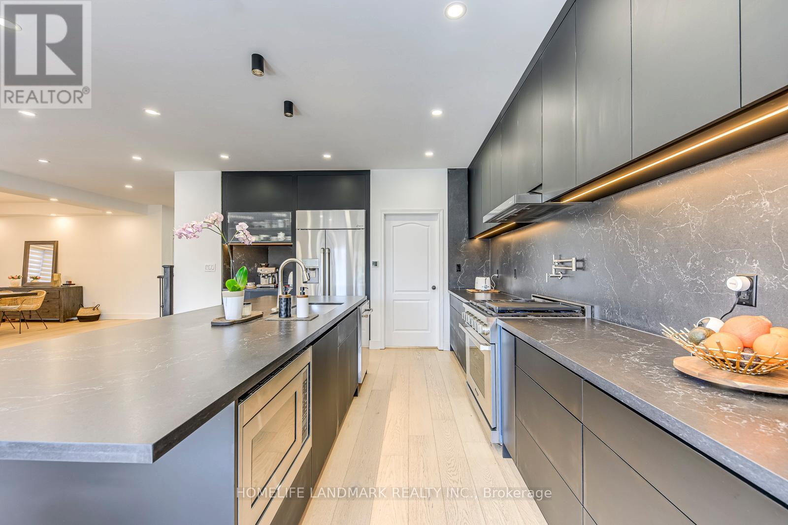 1516 Pinery Crescent, Oakville, Ontario  L6H 7J9 - Photo 16 - W12839670