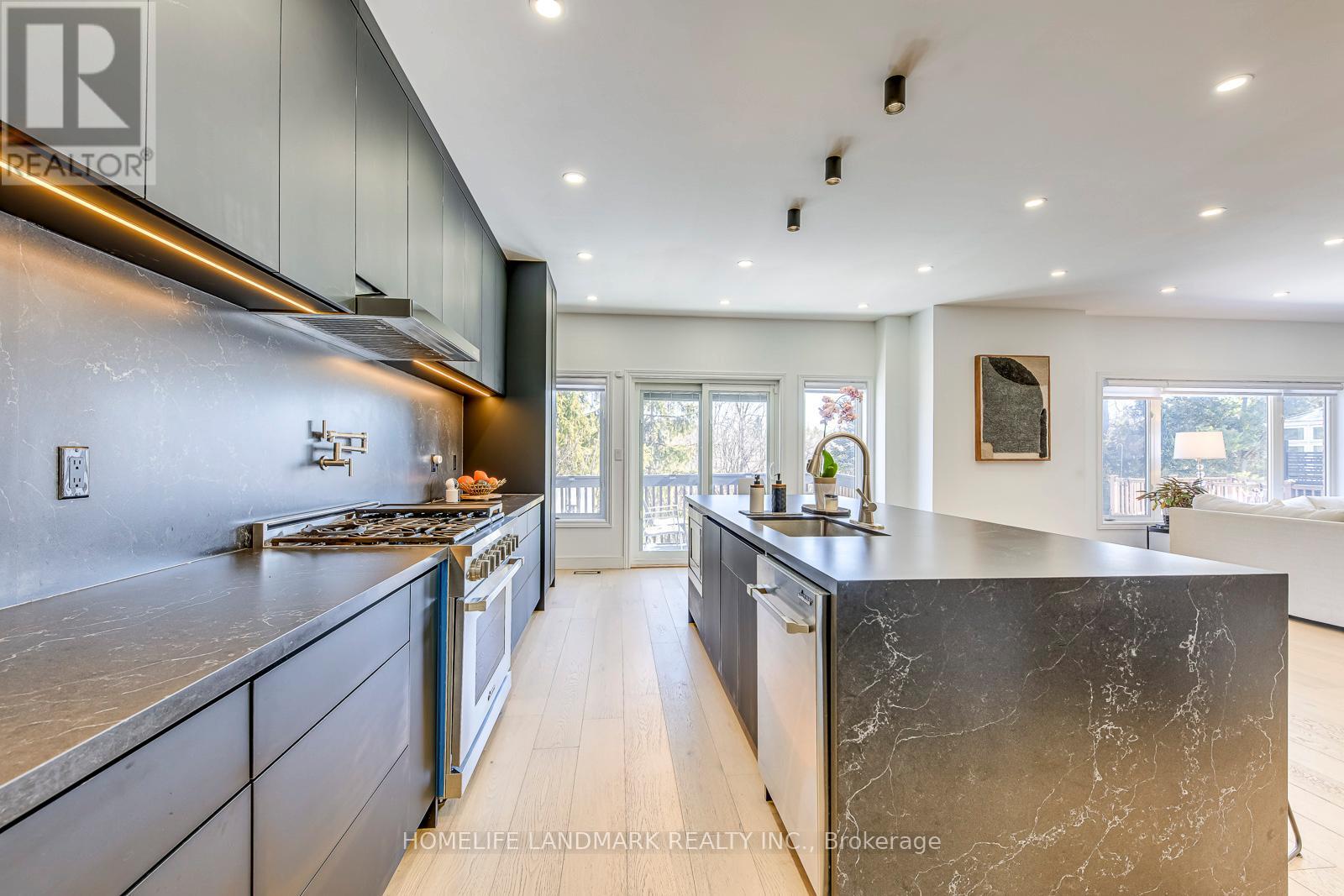 1516 Pinery Crescent, Oakville, Ontario  L6H 7J9 - Photo 18 - W12839670