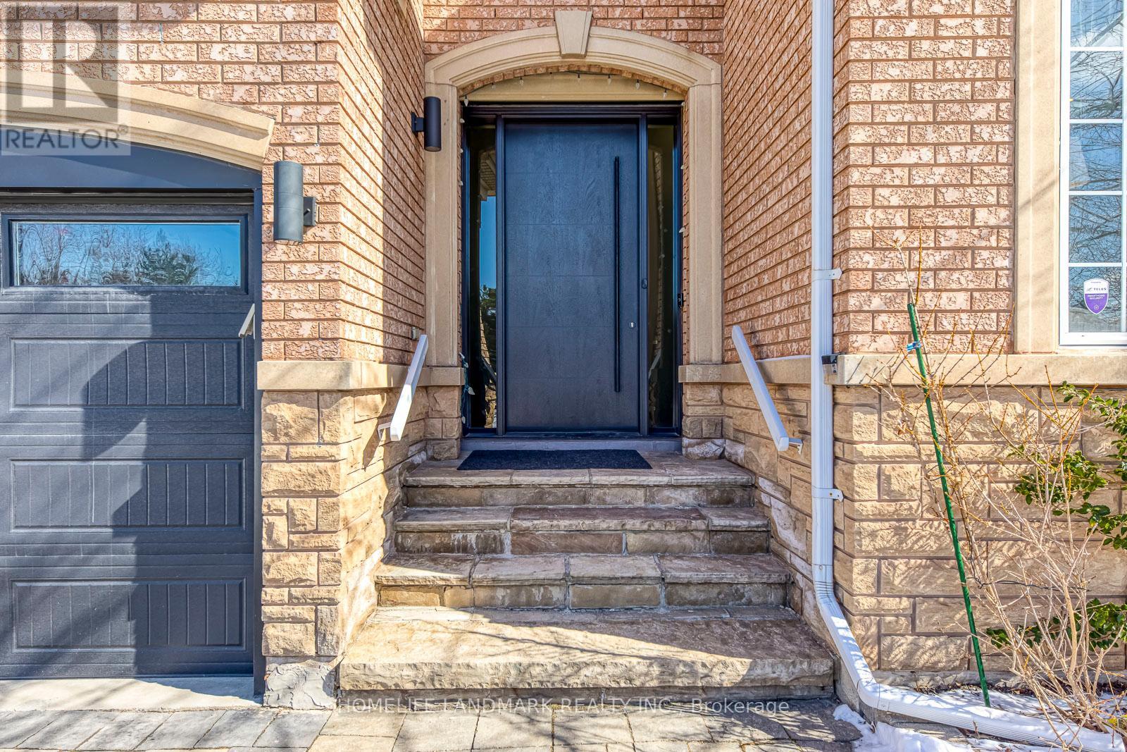 1516 Pinery Crescent, Oakville, Ontario  L6H 7J9 - Photo 2 - W12839670