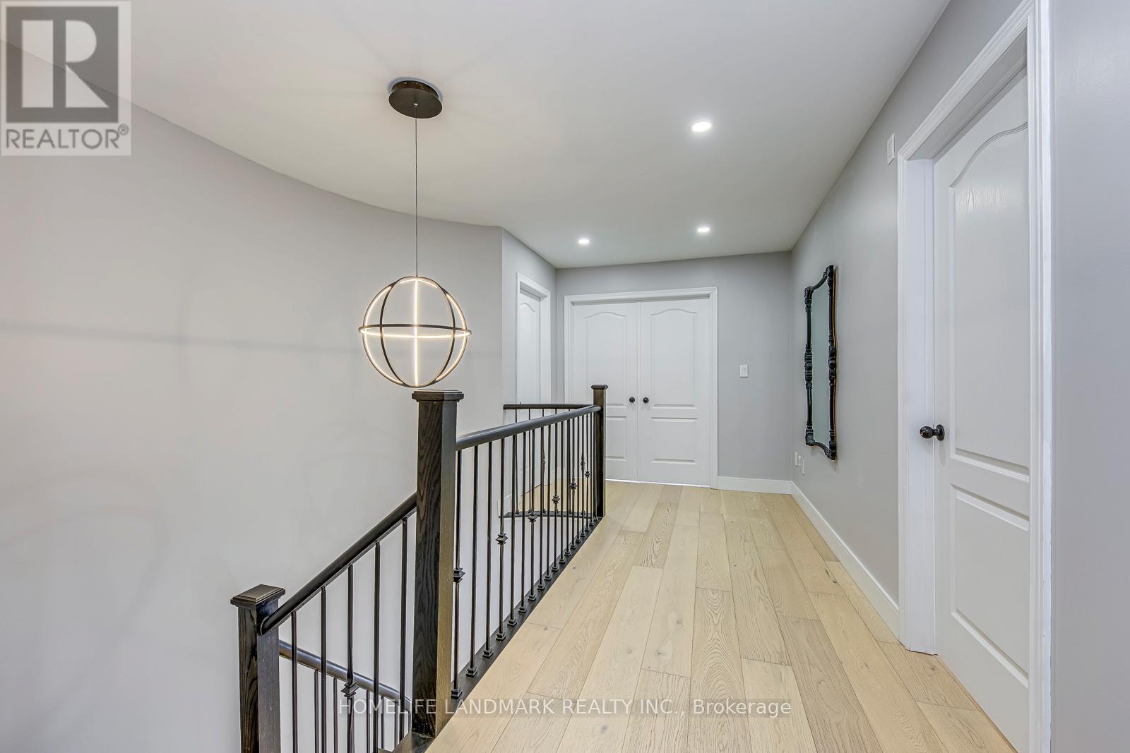 1516 Pinery Crescent, Oakville, Ontario  L6H 7J9 - Photo 24 - W12839670