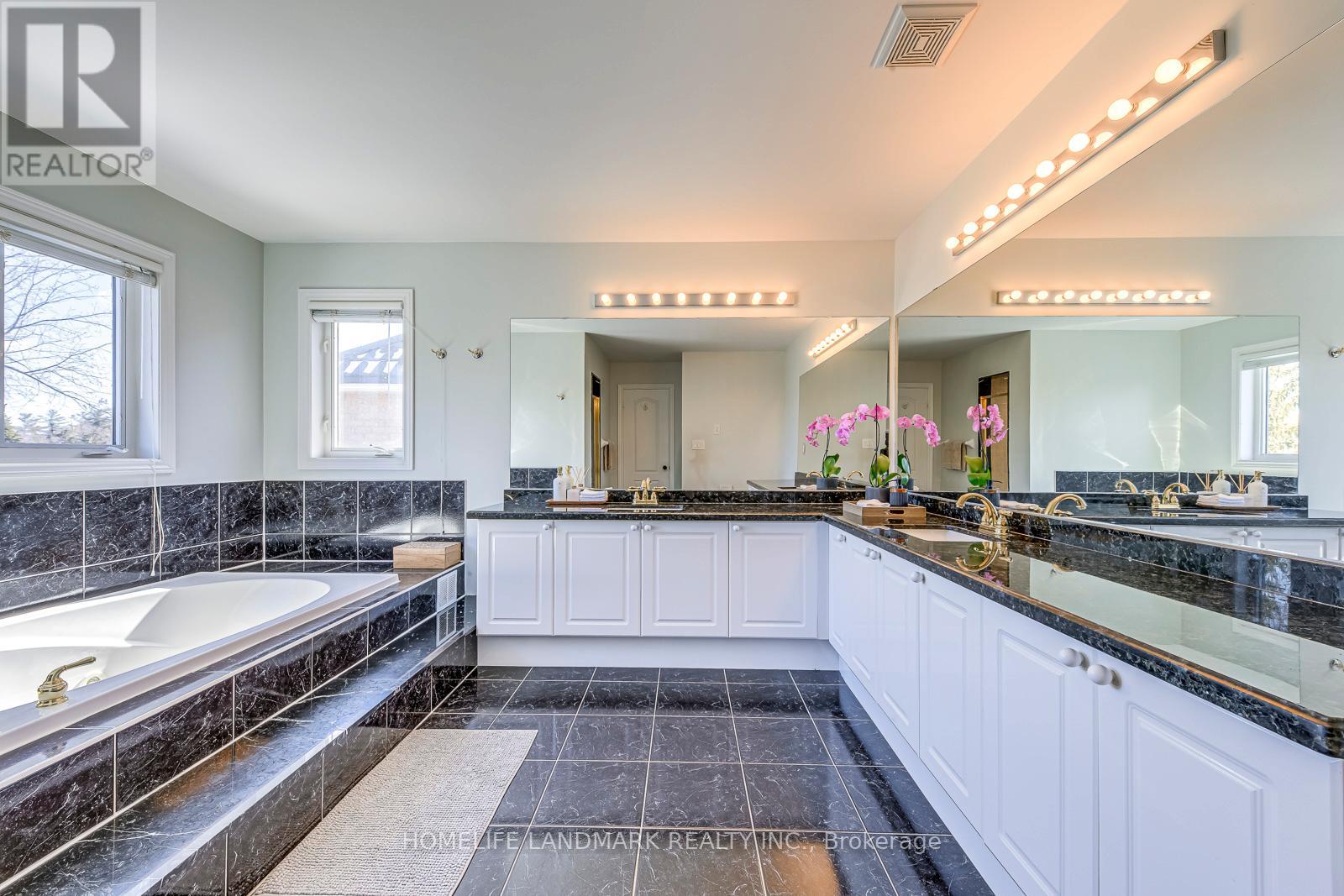 1516 Pinery Crescent, Oakville, Ontario  L6H 7J9 - Photo 27 - W12839670