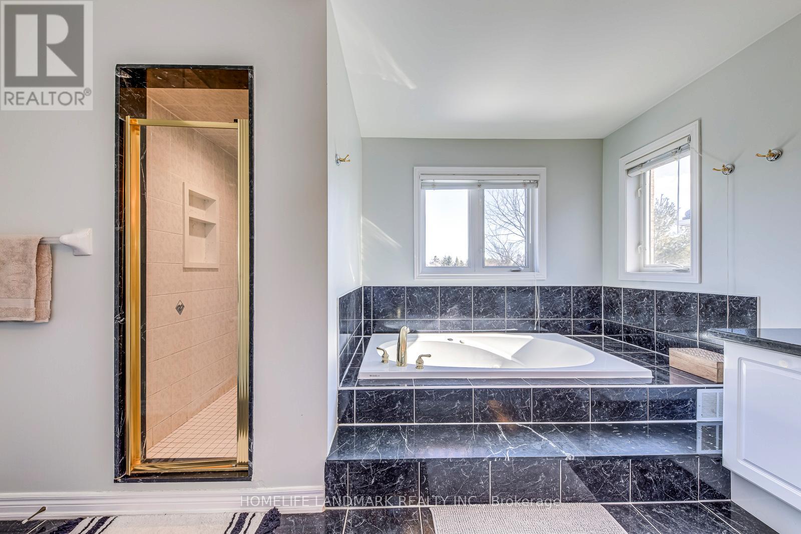 1516 Pinery Crescent, Oakville, Ontario  L6H 7J9 - Photo 28 - W12839670