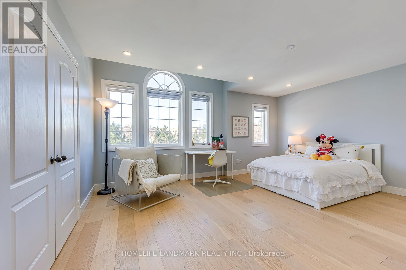 1516 Pinery Crescent, Oakville, Ontario  L6H 7J9 - Photo 30 - W12839670