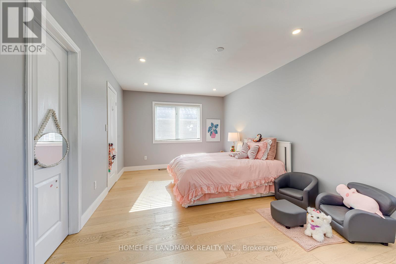 1516 Pinery Crescent, Oakville, Ontario  L6H 7J9 - Photo 35 - W12839670