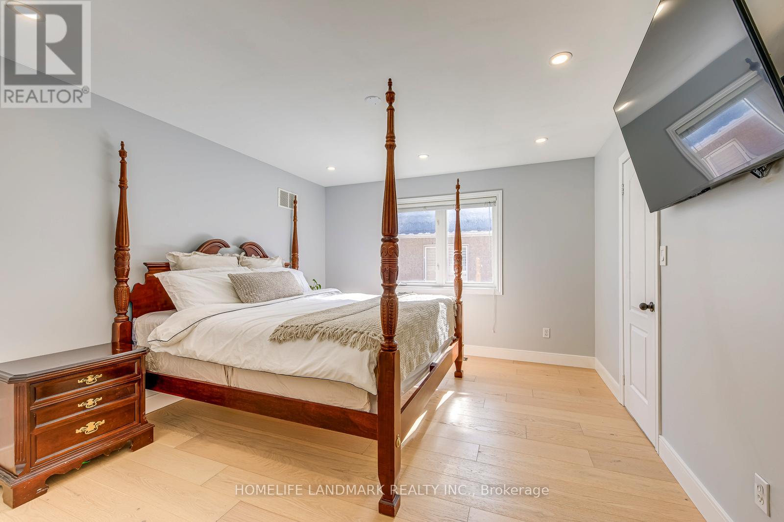 1516 Pinery Crescent, Oakville, Ontario  L6H 7J9 - Photo 37 - W12839670