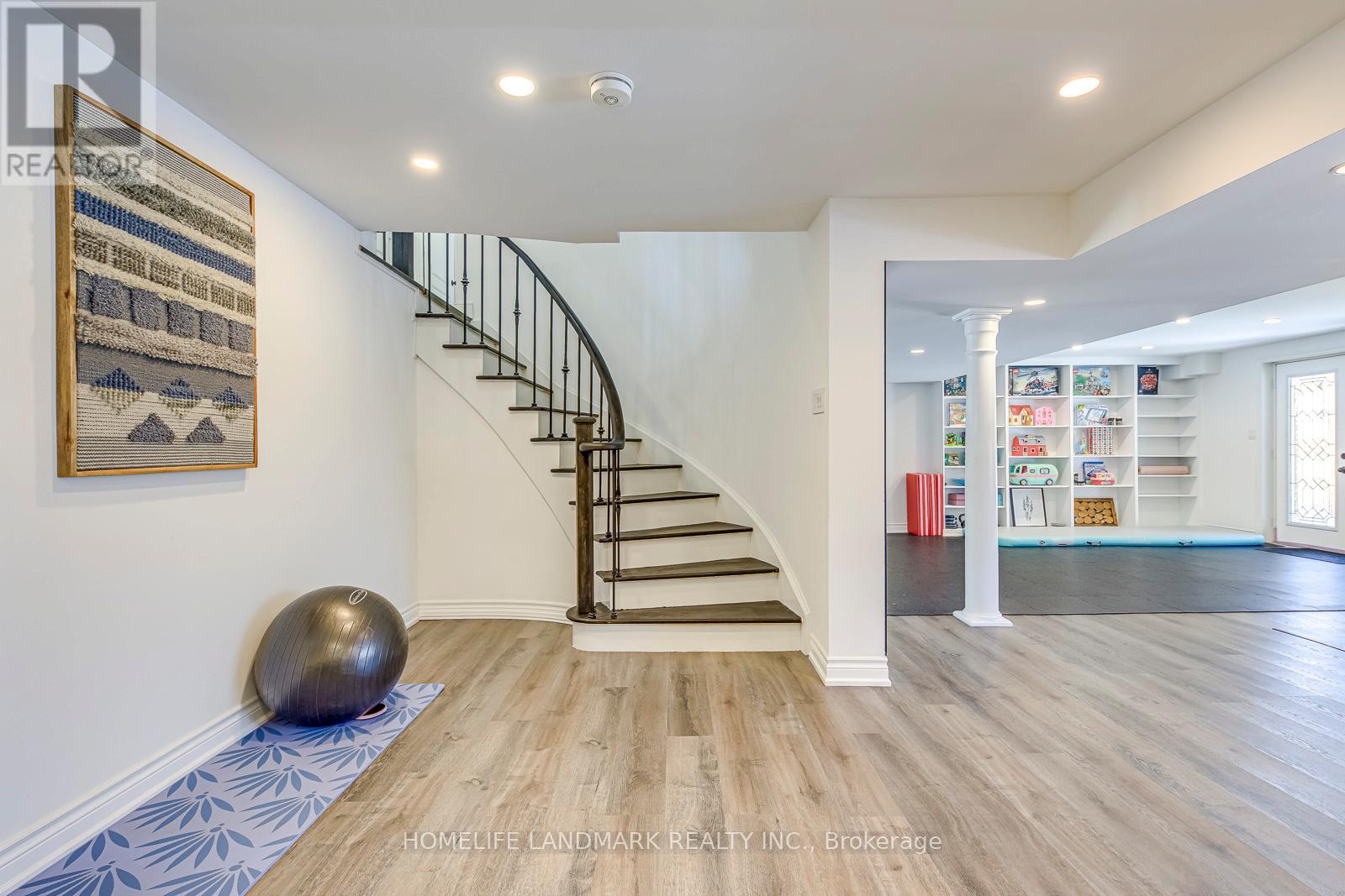 1516 Pinery Crescent, Oakville, Ontario  L6H 7J9 - Photo 39 - W12839670