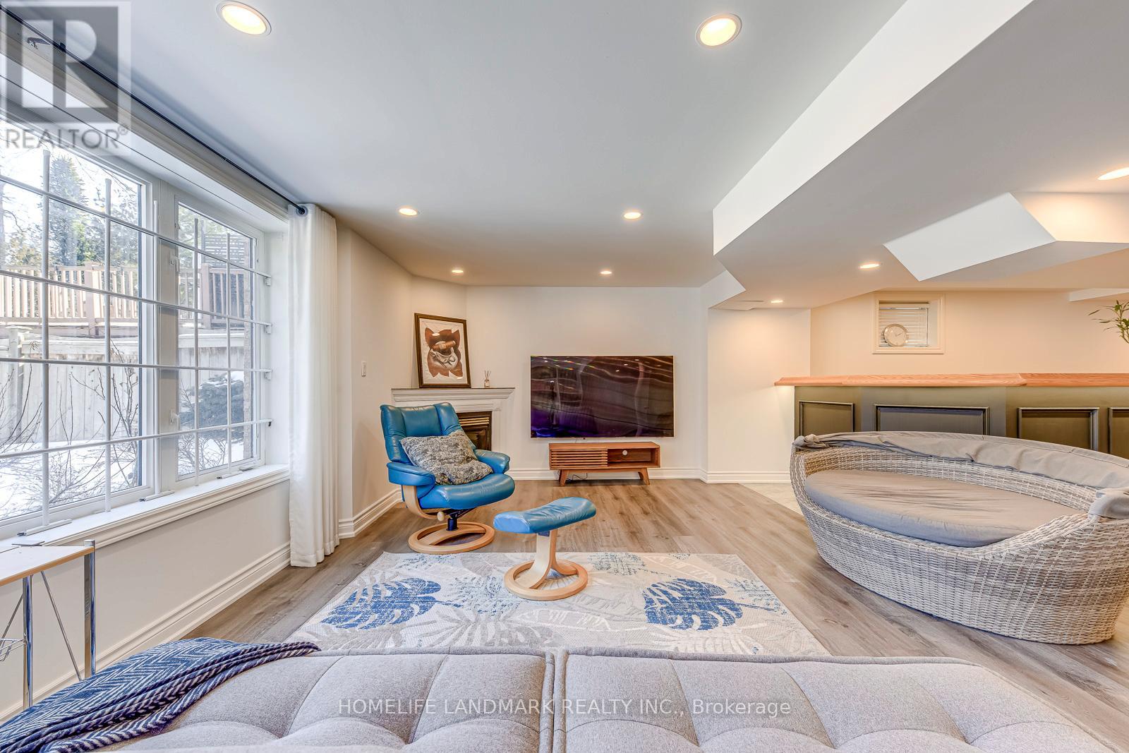 1516 Pinery Crescent, Oakville, Ontario  L6H 7J9 - Photo 40 - W12839670