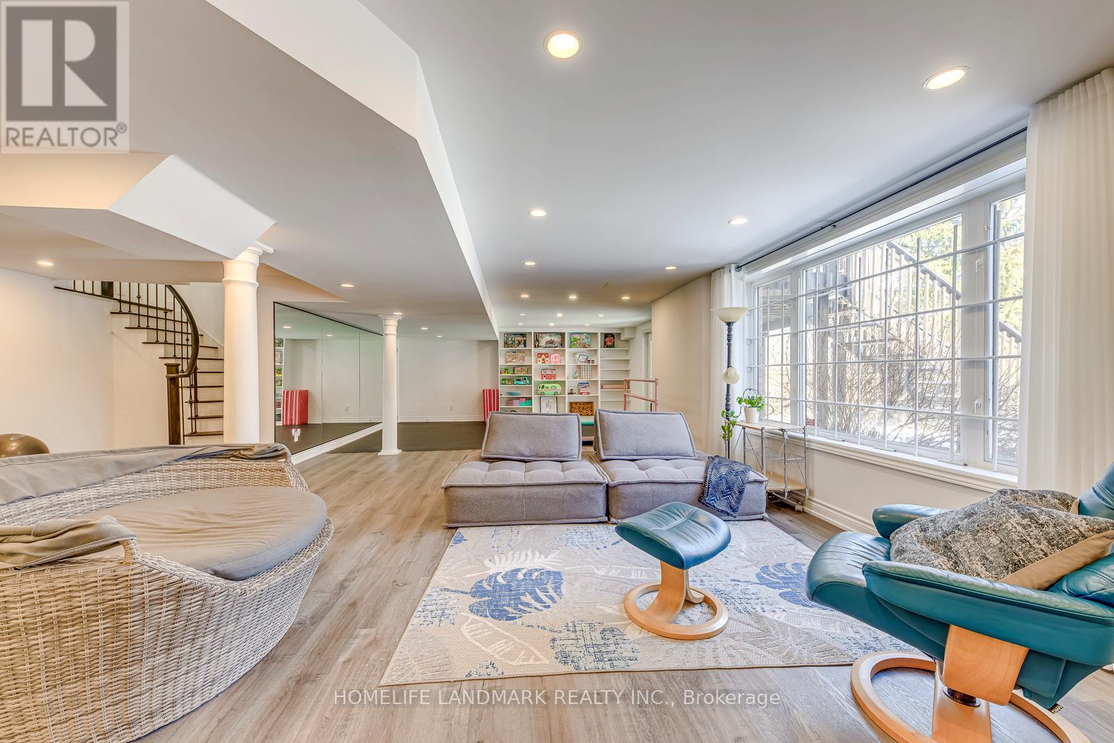 1516 Pinery Crescent, Oakville, Ontario  L6H 7J9 - Photo 42 - W12839670