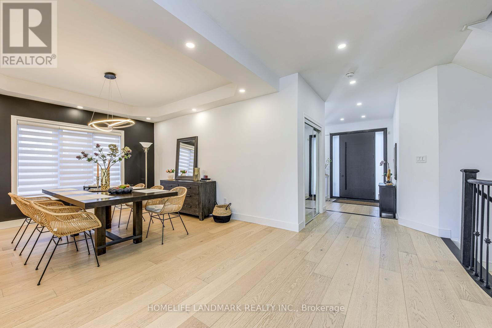 1516 Pinery Crescent, Oakville, Ontario  L6H 7J9 - Photo 8 - W12839670