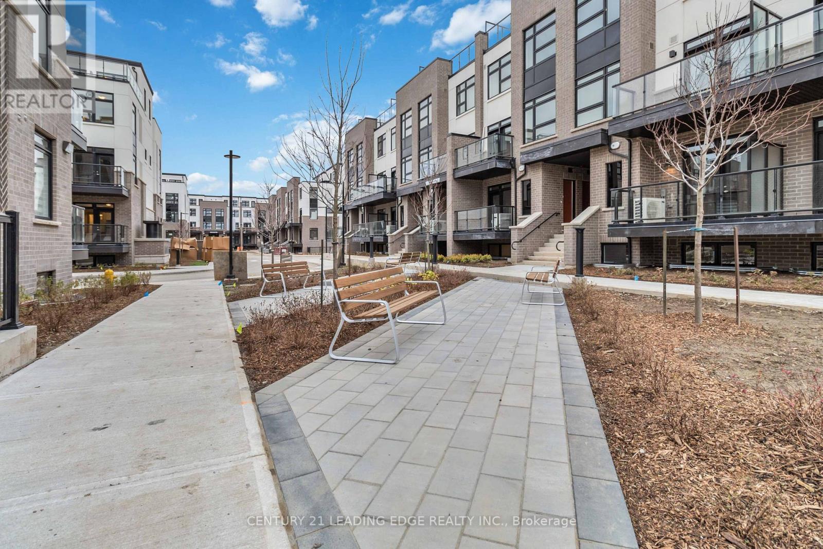 128 - 1569 Rose Way, Milton, Ontario  L9E 0J2 - Photo 2 - W12839676