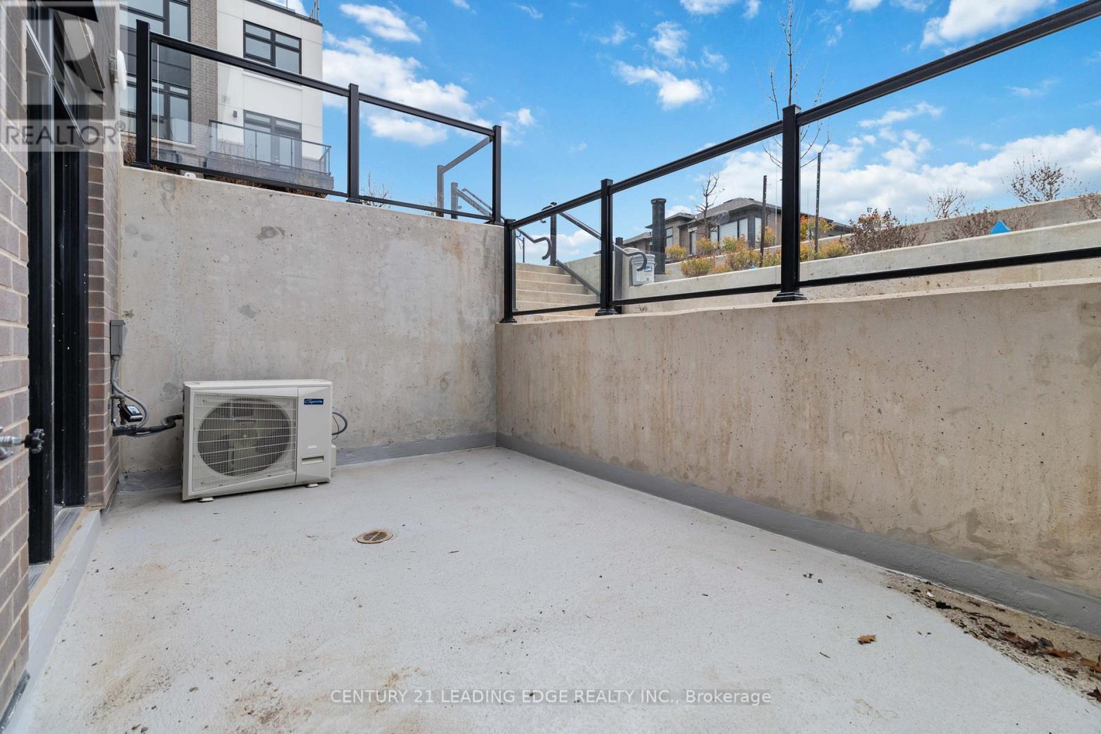 128 - 1569 Rose Way, Milton, Ontario  L9E 0J2 - Photo 4 - W12839676