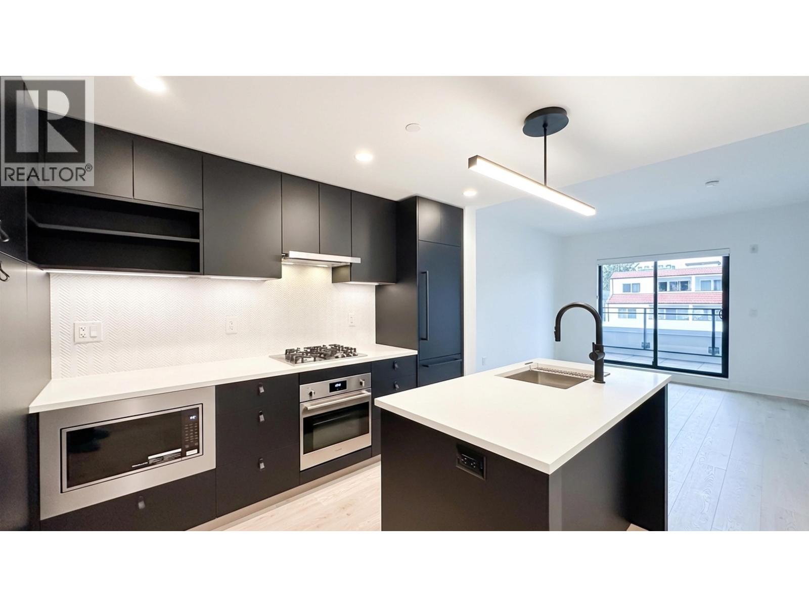 204 1680 E 12TH AVENUE, vancouver, British Columbia