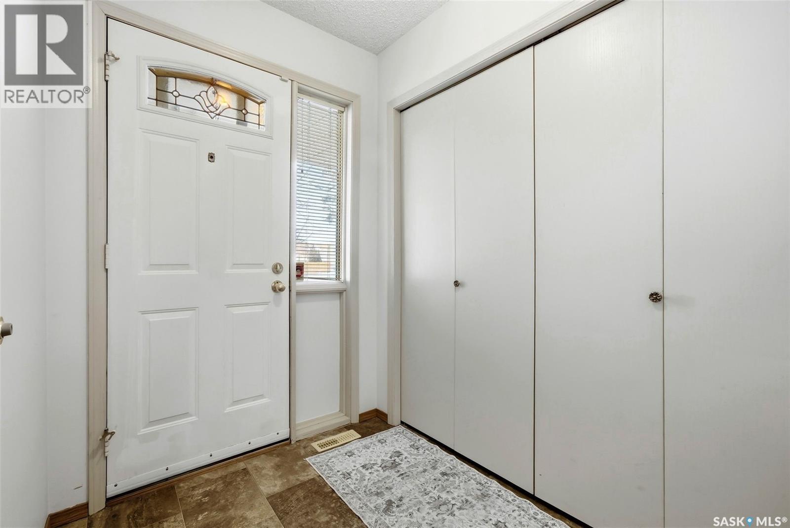 2643 Lacombe Crescent E, Regina, Saskatchewan  S4V 1T4 - Photo 3 - SK029571