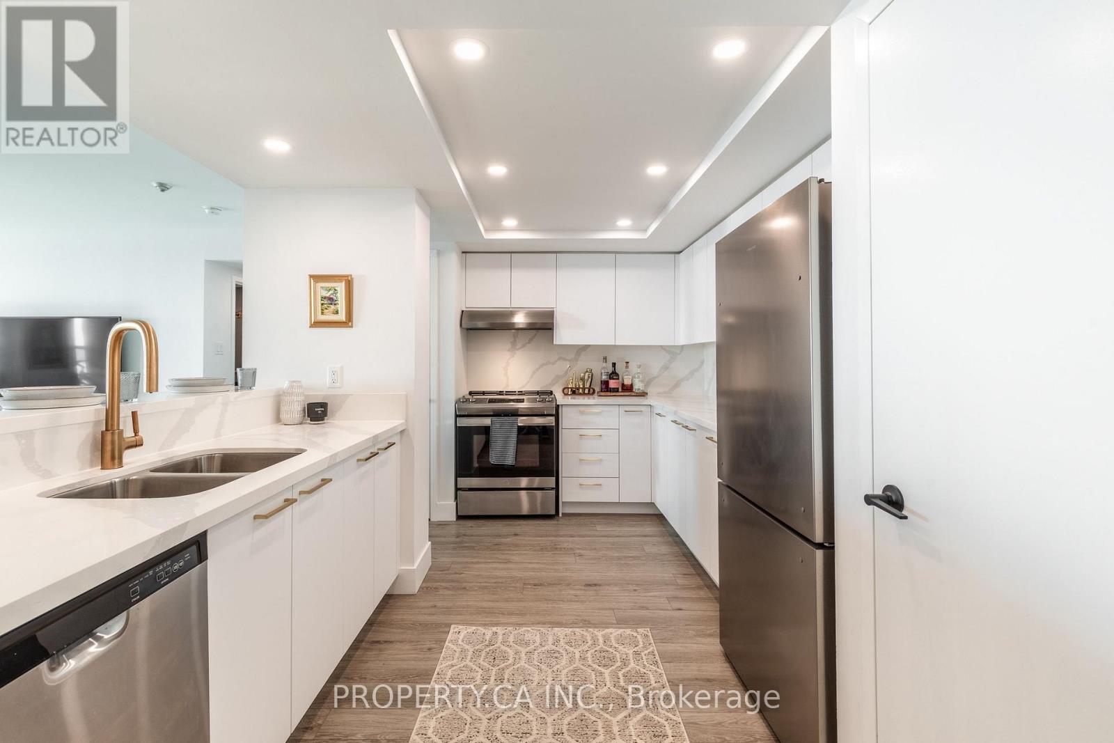 2212 - 77 Harbour Square, Toronto, Ontario  M5J 2S2 - Photo 2 - C12838438