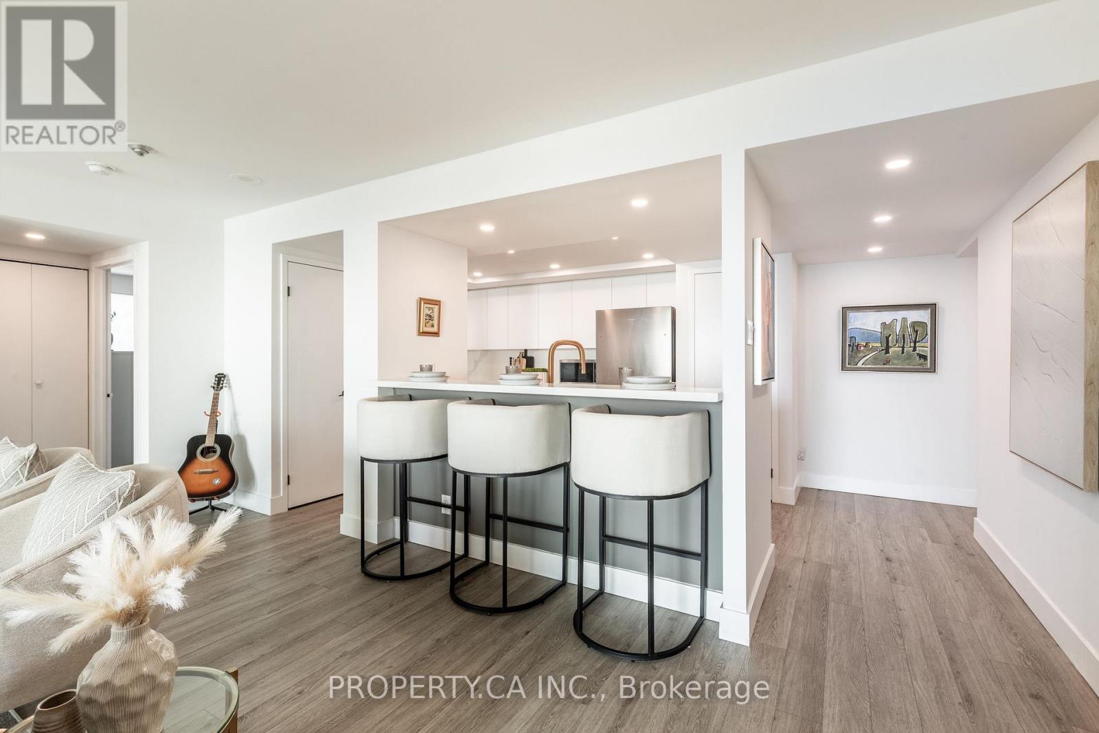 2212 - 77 Harbour Square, Toronto, Ontario  M5J 2S2 - Photo 6 - C12838438