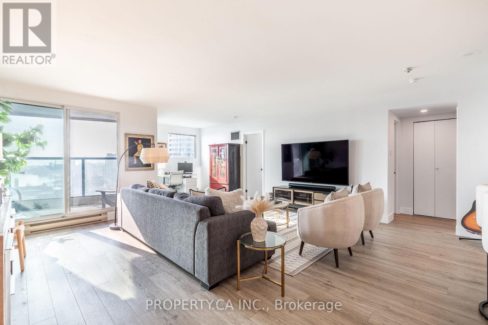 2212 - 77 Harbour Square, Toronto, Ontario  M5J 2S2 - Photo 7 - C12838438