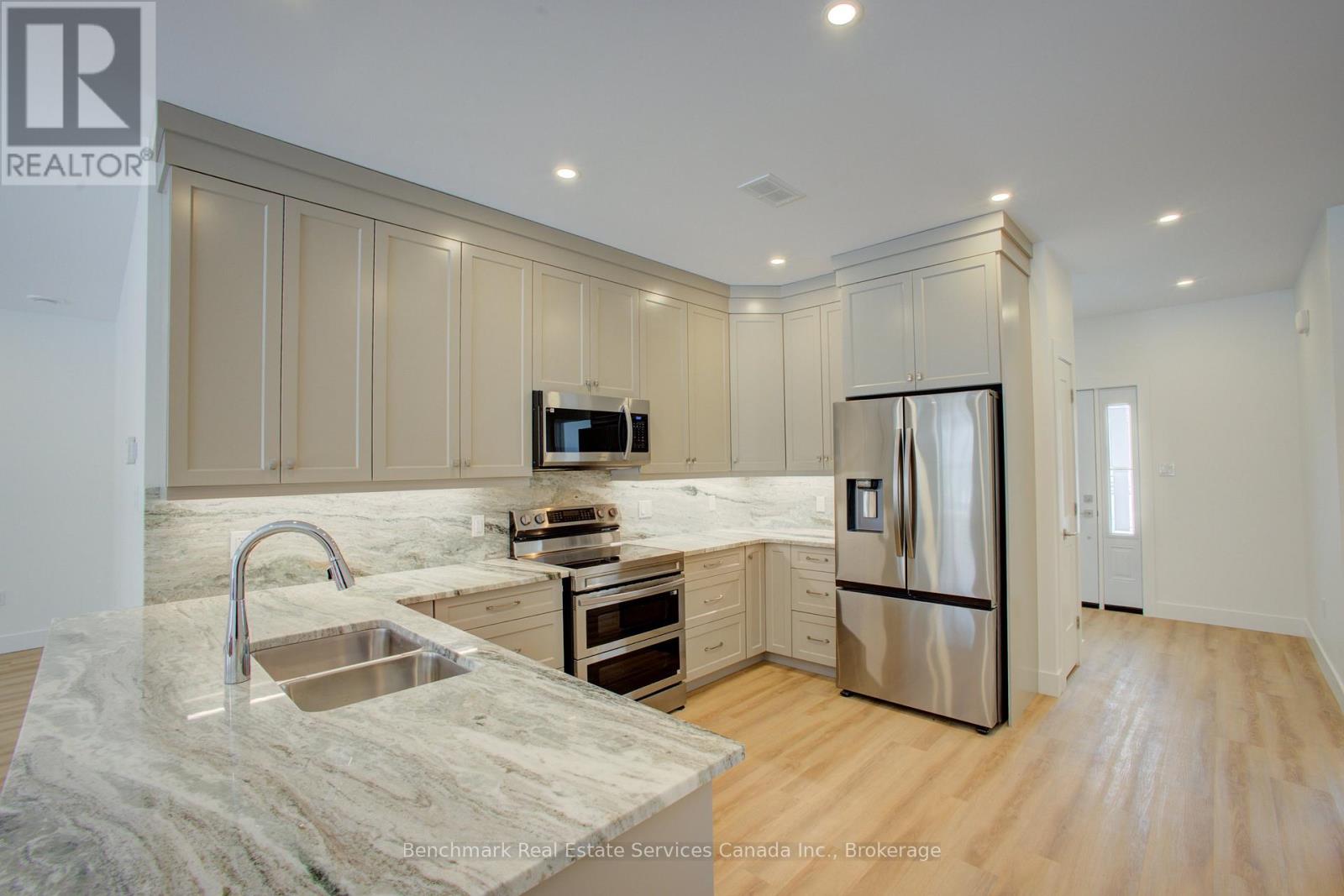 32 - 1182 Queen Street, Kincardine, Ontario N2Z 1G4 - Photo 4 - X12703348