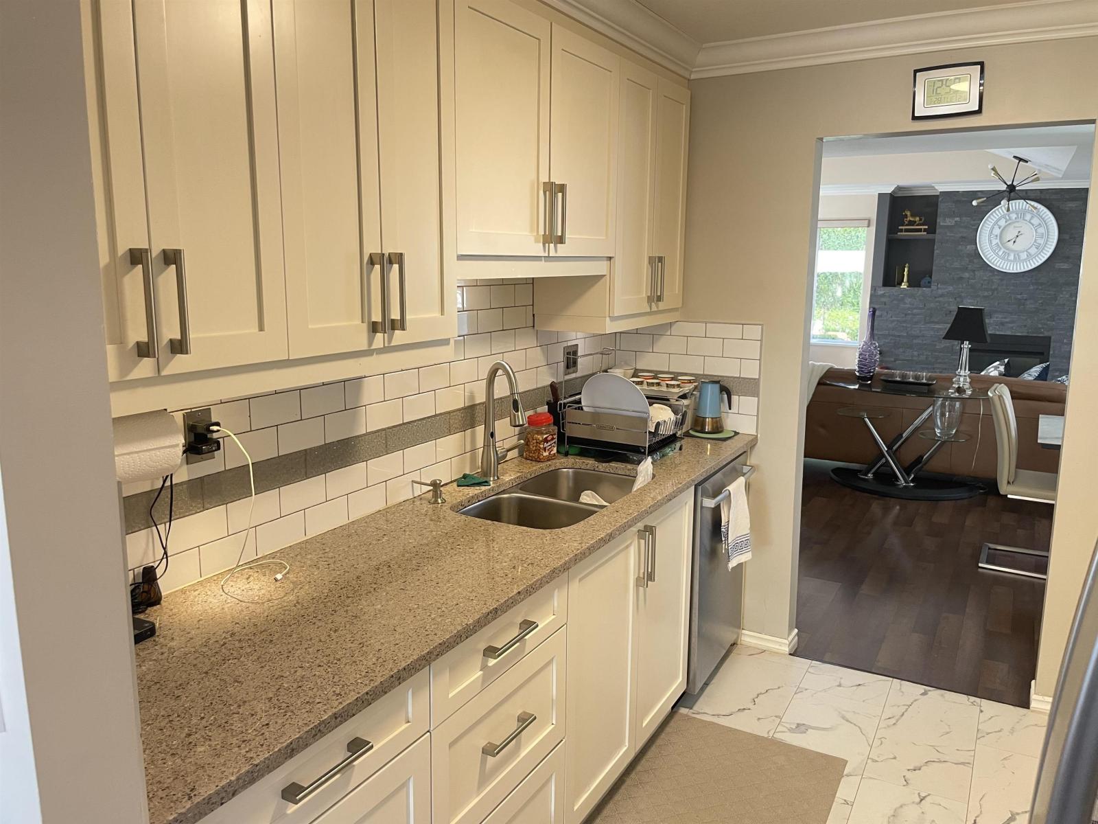 132 10172 141 Street, Surrey, British Columbia V3T 4P6 - Photo 6 - R3094583