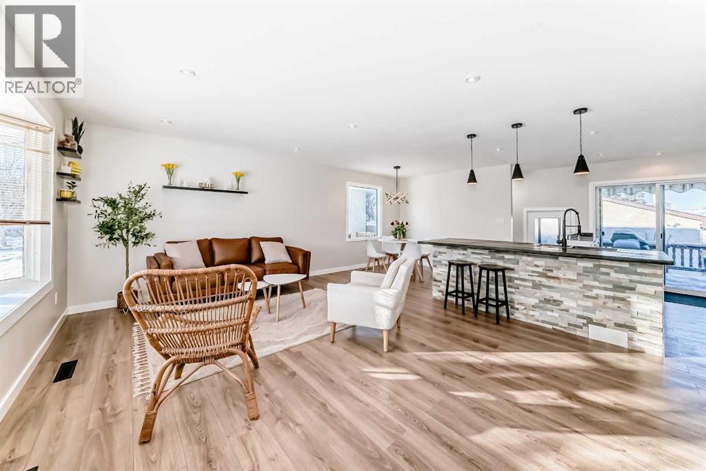 22 Osborne Street, Red Deer, Alberta  T4N 5C2 - Photo 6 - A2287974