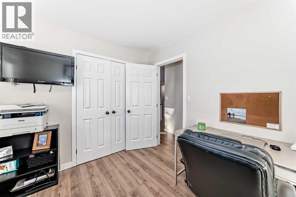 22 Osborne Street, Red Deer, Alberta  T4N 5C2 - Photo 22 - A2287974