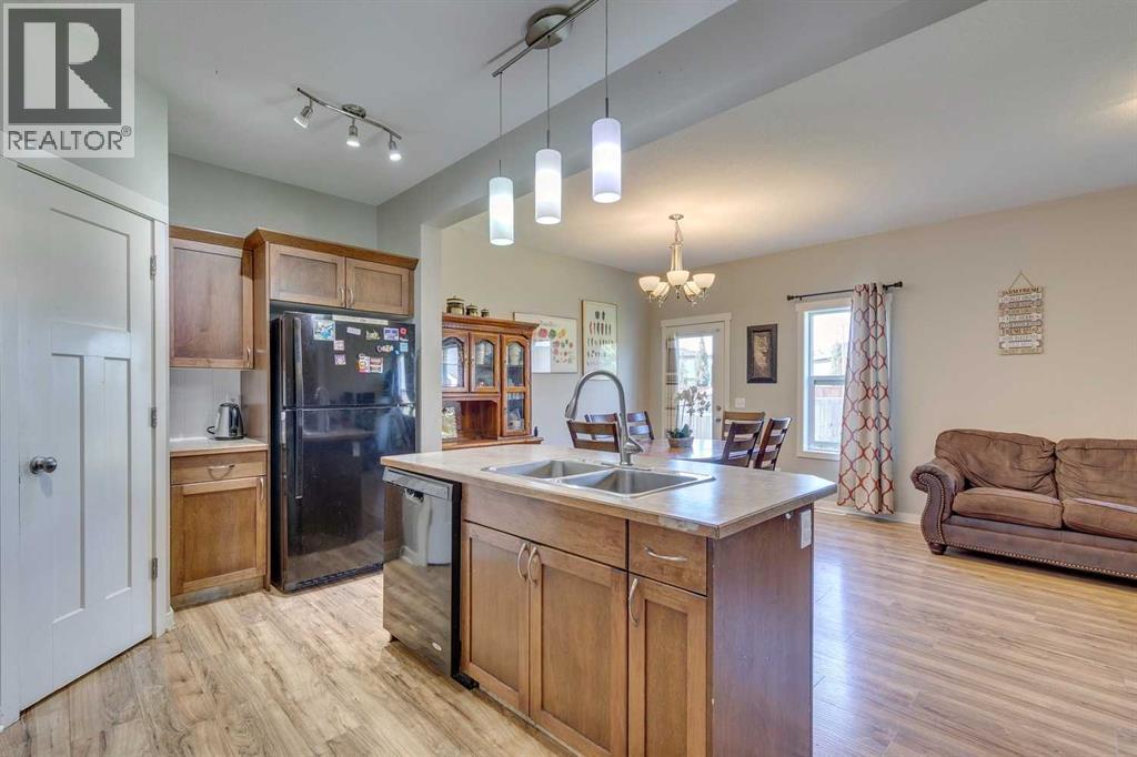 43 Sunrise Crescent Ne, High River, Alberta  T1V 0B9 - Photo 5 - A2281566