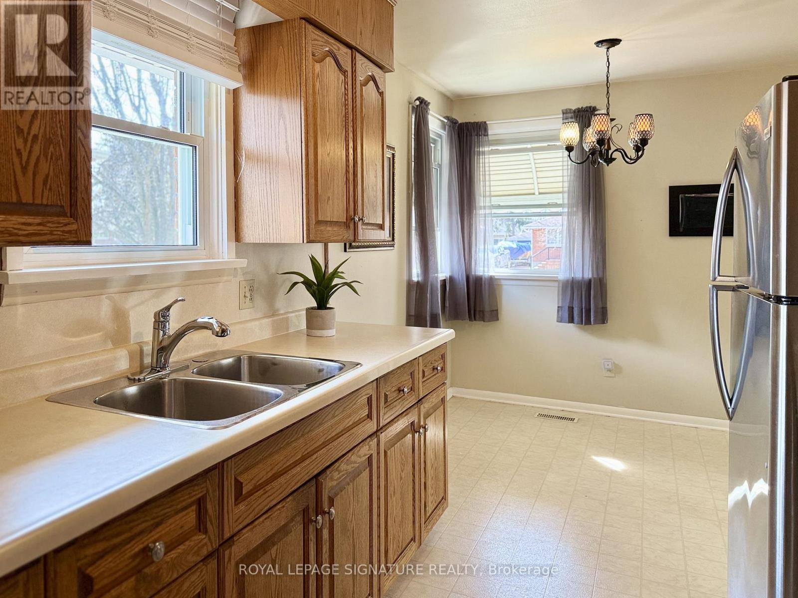 51 Spurgeon Drive, Chatham-Kent, Ontario  N7L 3W4 - Photo 12 - X12839620