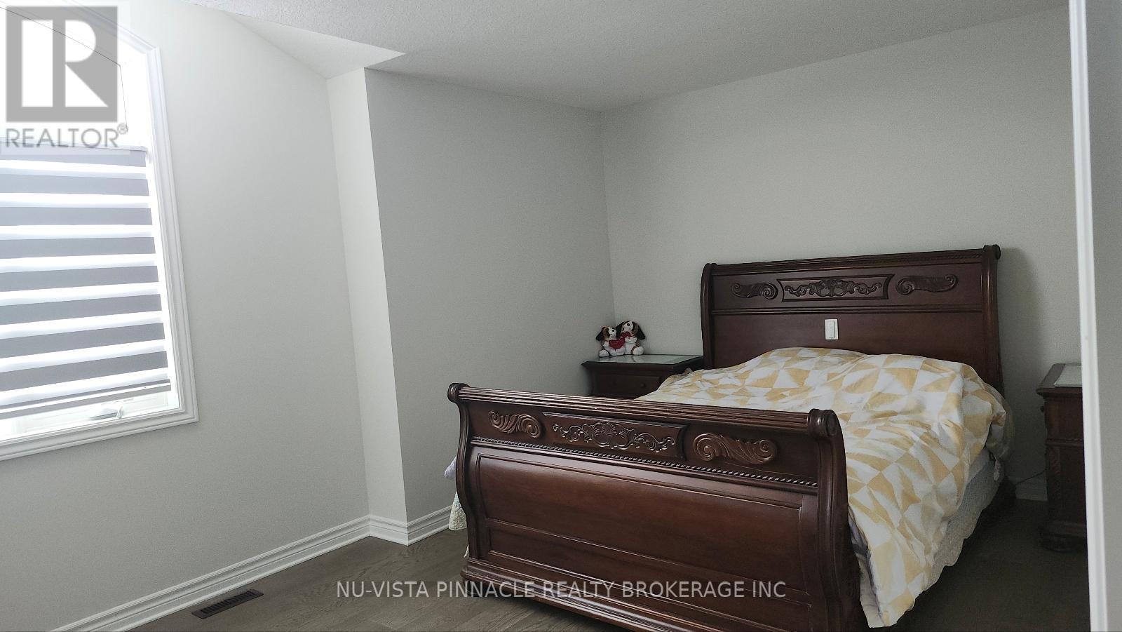 1924 Trailsway Drive, London South, Ontario  N6K 0K7 - Photo 13 - X12839934