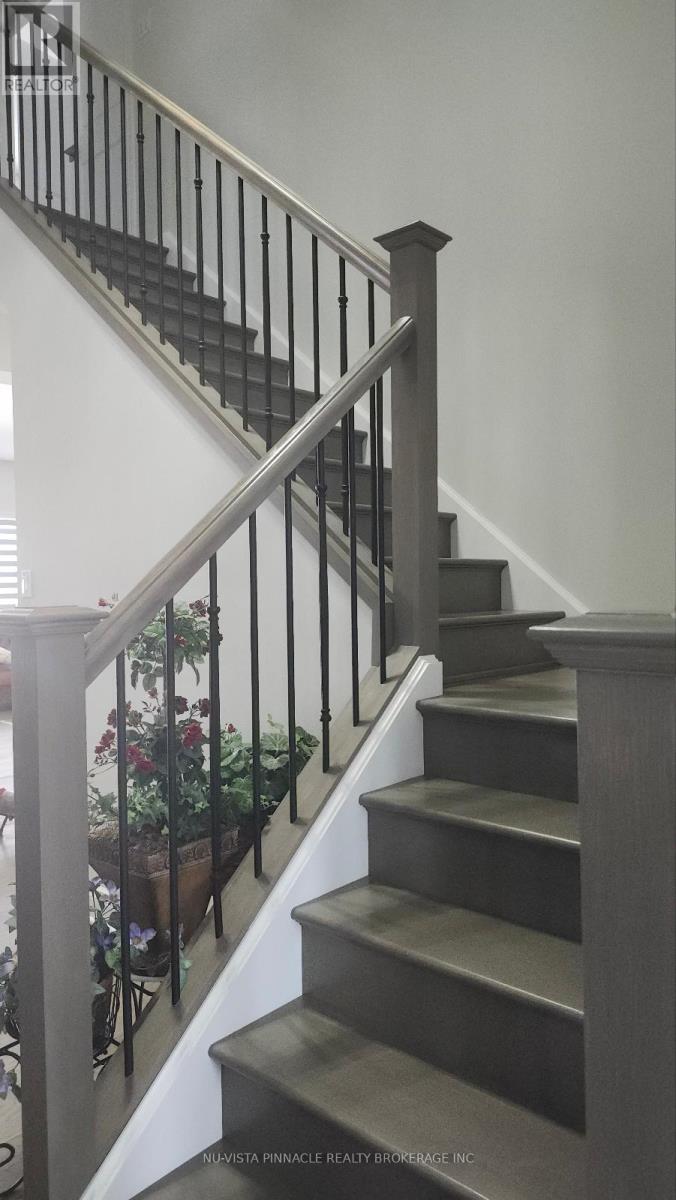 1924 Trailsway Drive, London South, Ontario  N6K 0K7 - Photo 5 - X12839934