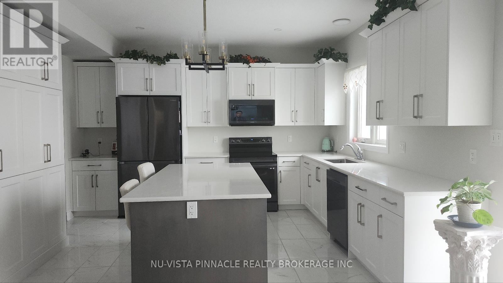 1924 Trailsway Drive, London South, Ontario  N6K 0K7 - Photo 8 - X12839934