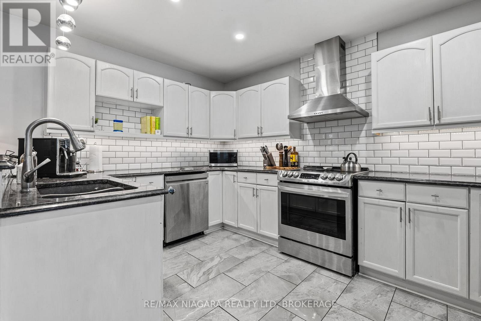 865 Canada Drive, Fort Erie, Ontario L2A 6S5 - Photo 8 - X12797032