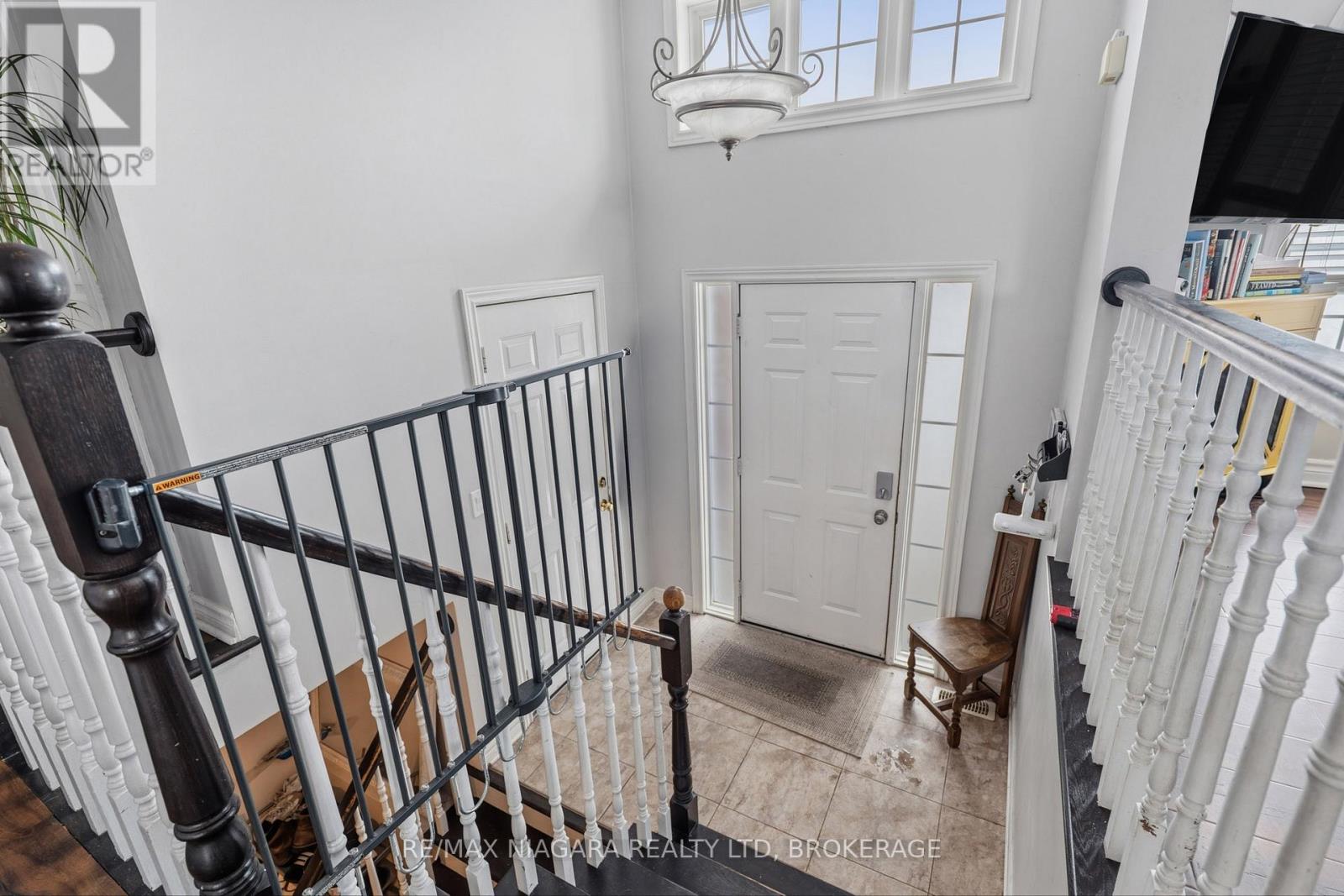 865 Canada Drive, Fort Erie, Ontario L2A 6S5 - Photo 2 - X12797032