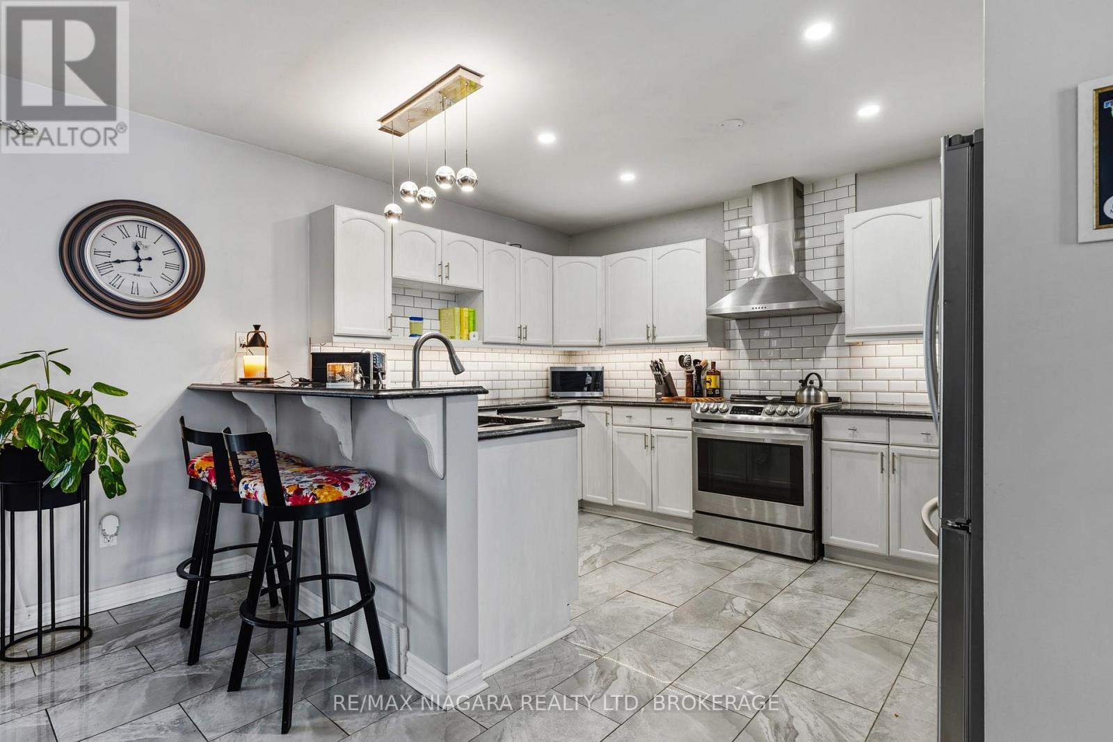 865 Canada Drive, Fort Erie, Ontario L2A 6S5 - Photo 7 - X12797032