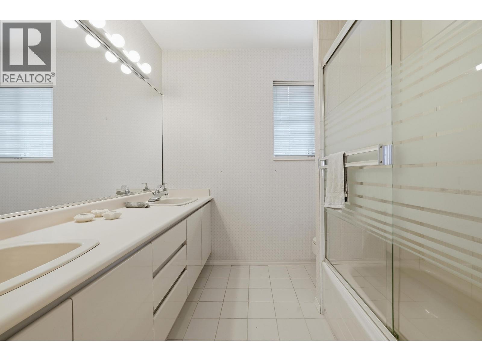 8 Greystone Place, Port Moody, British Columbia  V3H 4T5 - Photo 28 - R3095242