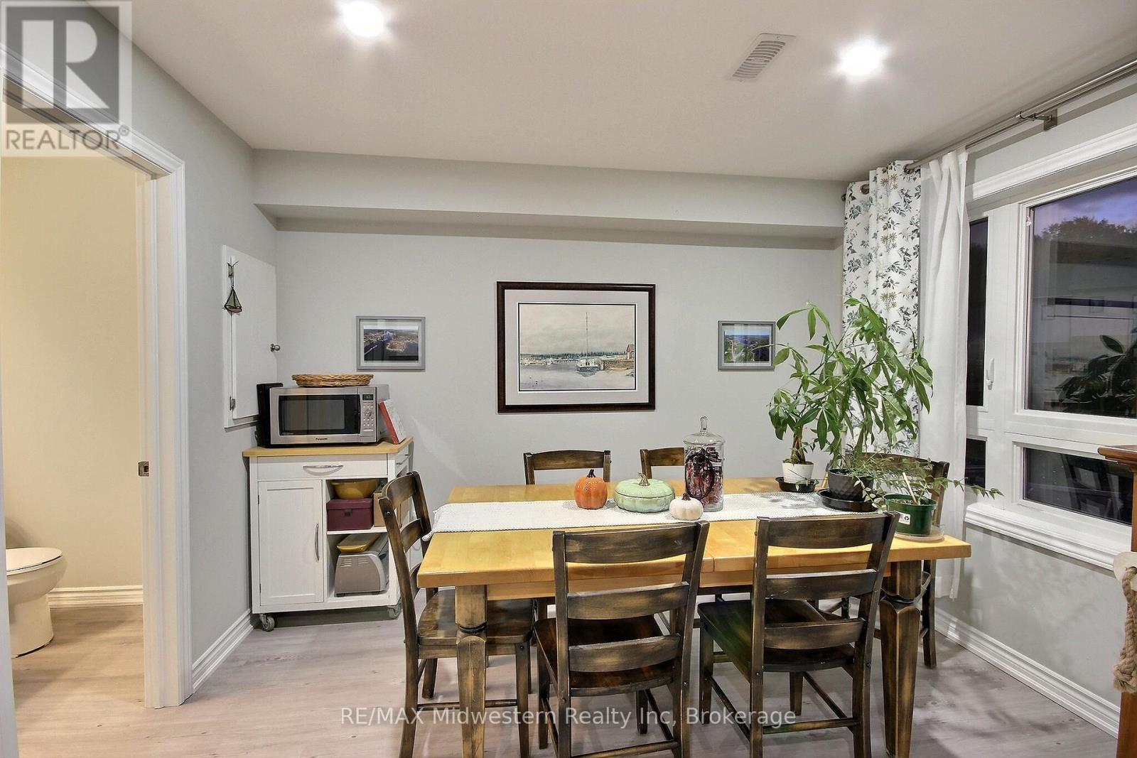 35 - 287 Chapel Hill Drive, Kitchener, Ontario  N2R 0S4 - Photo 6 - X12839972